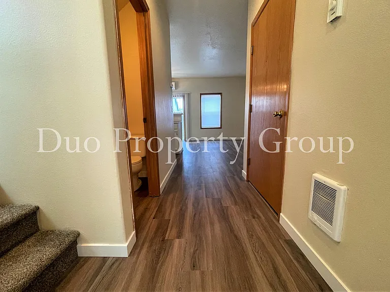 610 S 41st Ct — Photo 3