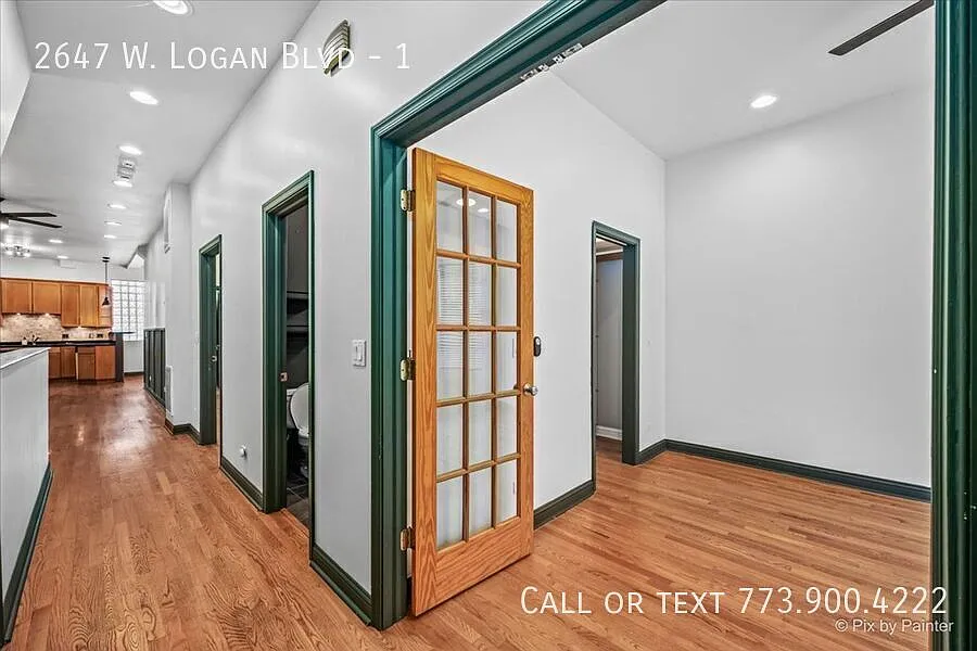 Beautiful vintage Bldg on the historic Logan Blvd. 3 blocks from Logan Square & Blue Line "L" sto... — Photo 3