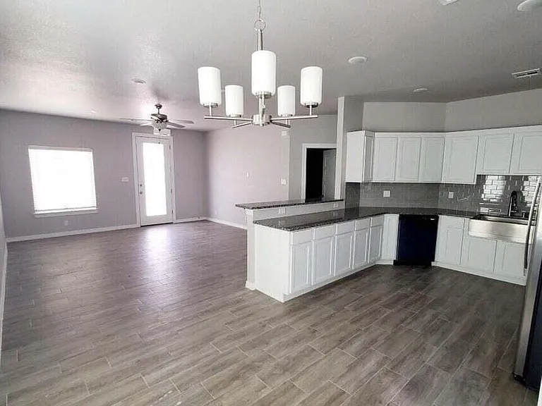 332 La Puesta Dr — Photo 2