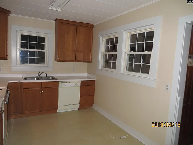 1312 Nunamaker Dr — Photo 6