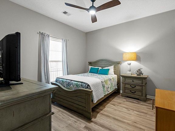 5th image of 5834 Longwood Dr. #303
