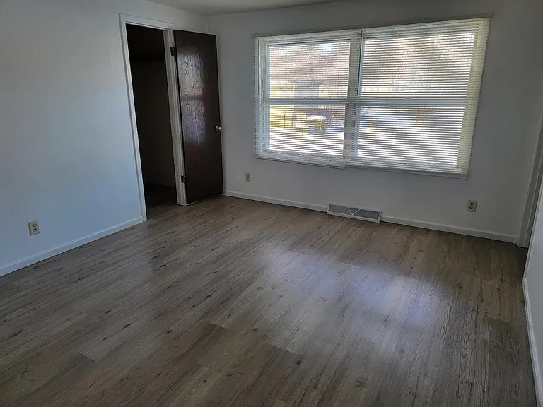 48 Rose Park SW — Photo 11