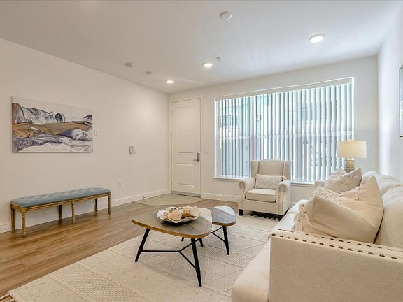 3rd image of 2585 El Camino Real APT 207