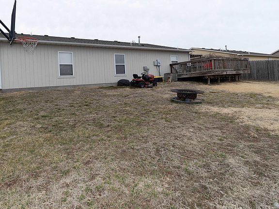 3rd image of 305 Northfield Rd