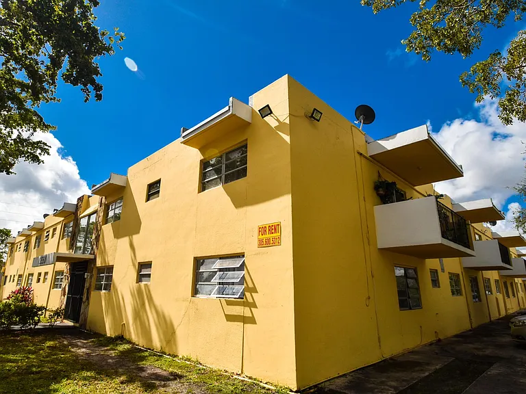 Dixie Apartments — Photo 13