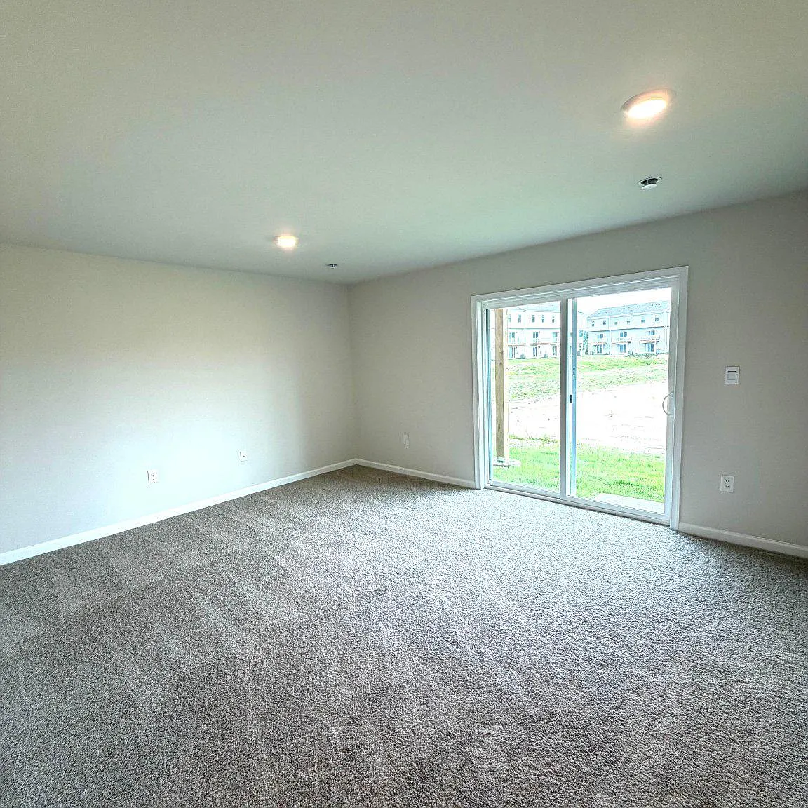 3 bed, 4.0 bath, 1962 sqft, $2,980 — Photo 3