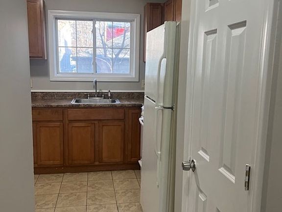 4th image of 23 Bissell St #B