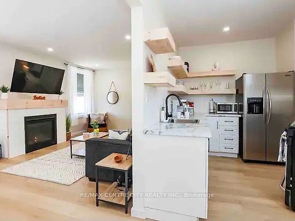 5th image of 221 Colborne St #1