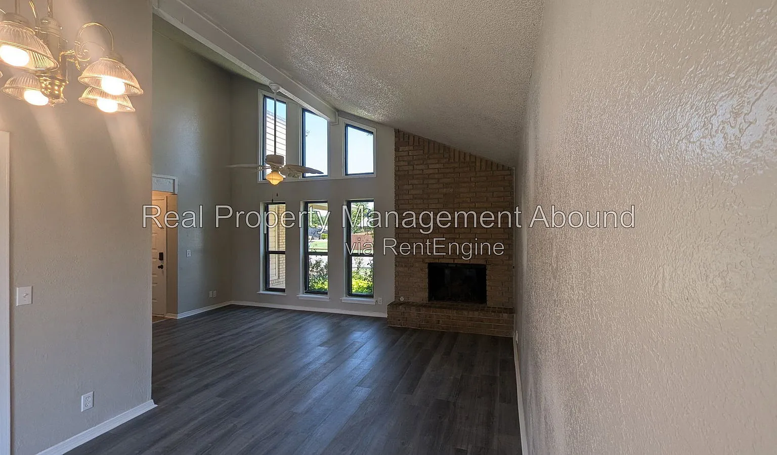 3 bed, 2.0 bath, 1293 sqft, $1,500 — Photo 4