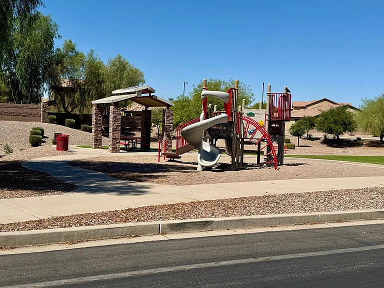 1268 E Birdland Dr — Photo 36