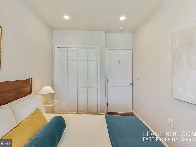 535 Gresham Pl NW — Photo 21