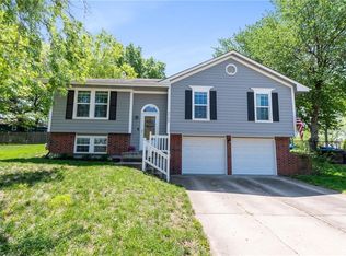2105 NE Concord Cir, Lees Summit, MO 64086