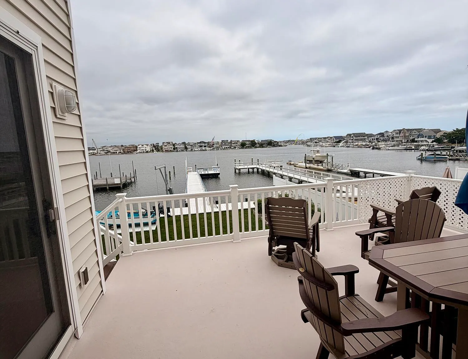 4 bed, 3.5 bath, 2676 sqft, $8,000 — Photo 4