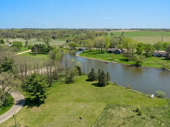 105 Oak Ln, Dixon, IL 61021