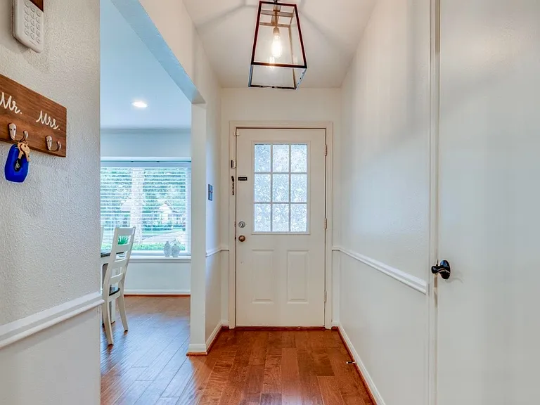 2615 Rosefield Dr — Photo 4