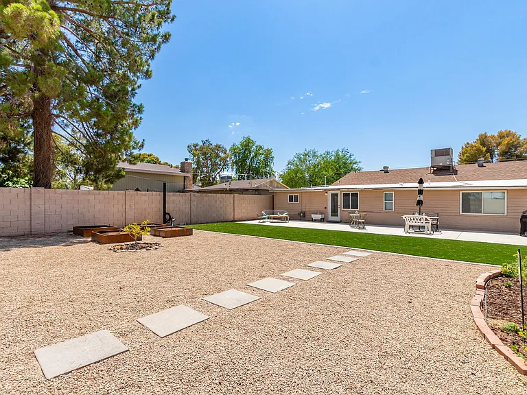 1019 S Una Ave — Photo 20