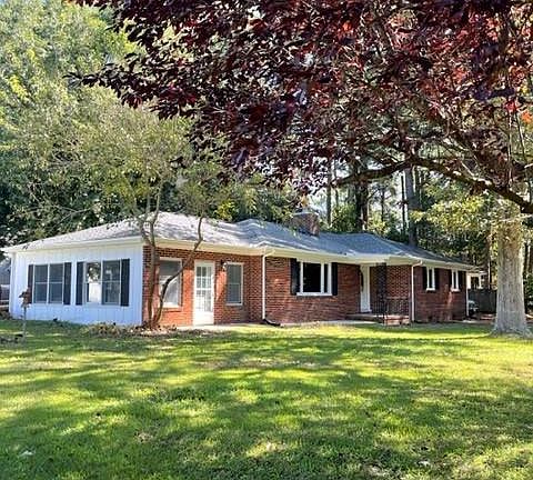 2nd image of 205 Lakewood Dr