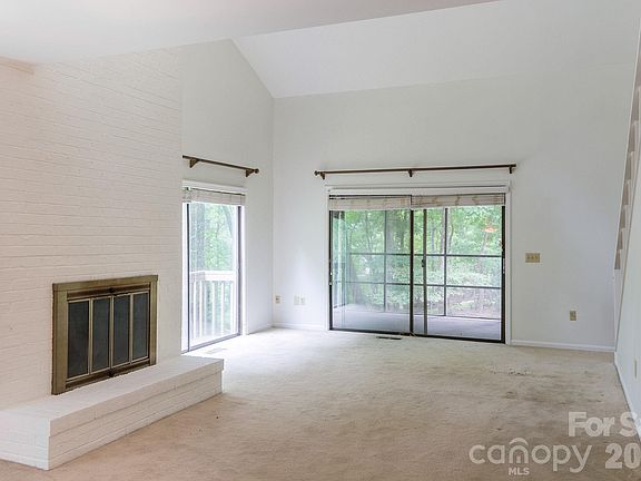 4th image of 17 Knoll Dr