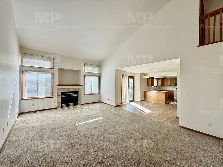 4400 Vista Dr — Photo 2