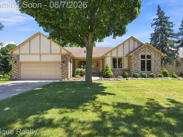 1162 Grandview Dr, Rochester Hills, MI 48306