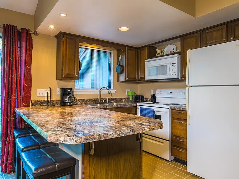 408 Club Villa — Photo 12
