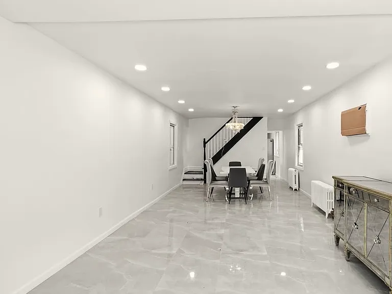1819 W 3rd St #FULLHOUSE — Photo 2