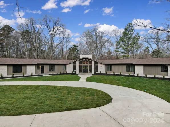 7045 Rockland Dr, Charlotte, NC 28213