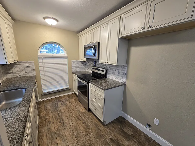 1630 Dell Oak Dr — Photo 6
