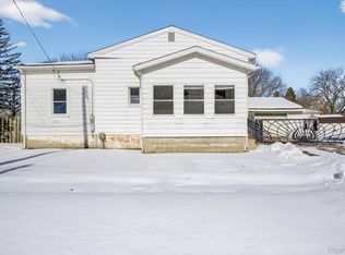 2221 Savoy Ave, Burton, MI 48529