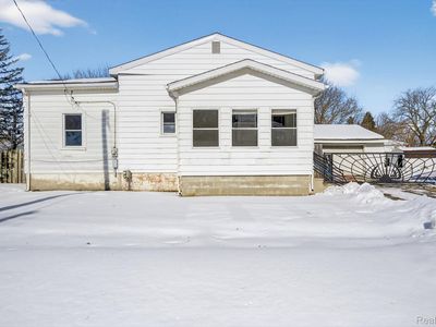 2221 Savoy Ave, Burton, MI, 48529