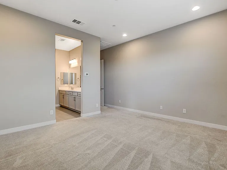 94 Nine Mile Creek Dr — Photo 20