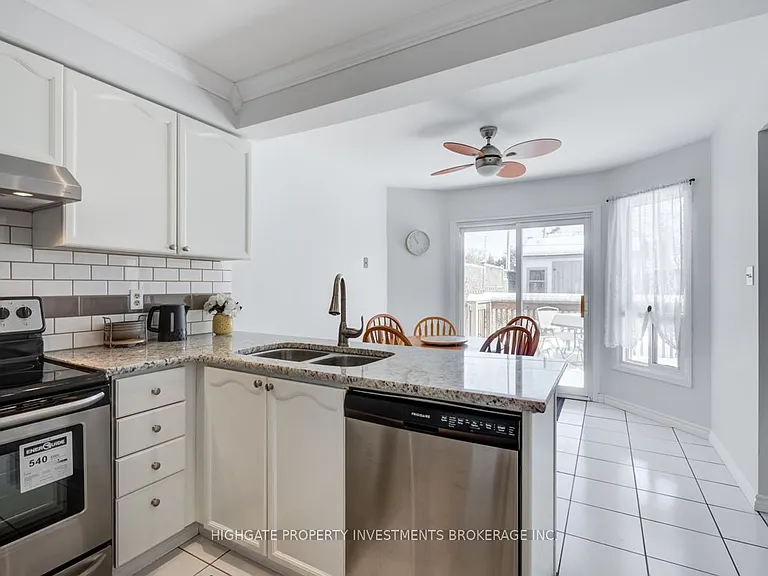 913 Dyer Ct — Photo 9