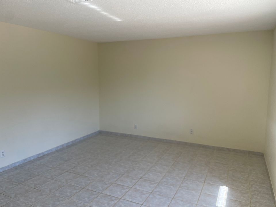 1st image of 555-57 Kleaveland Pl #557