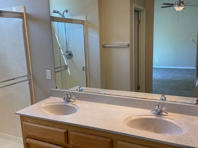 1030 Thompson Cir — Photo 12