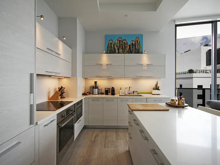 45 SW 9th St #4608 — Photo 4