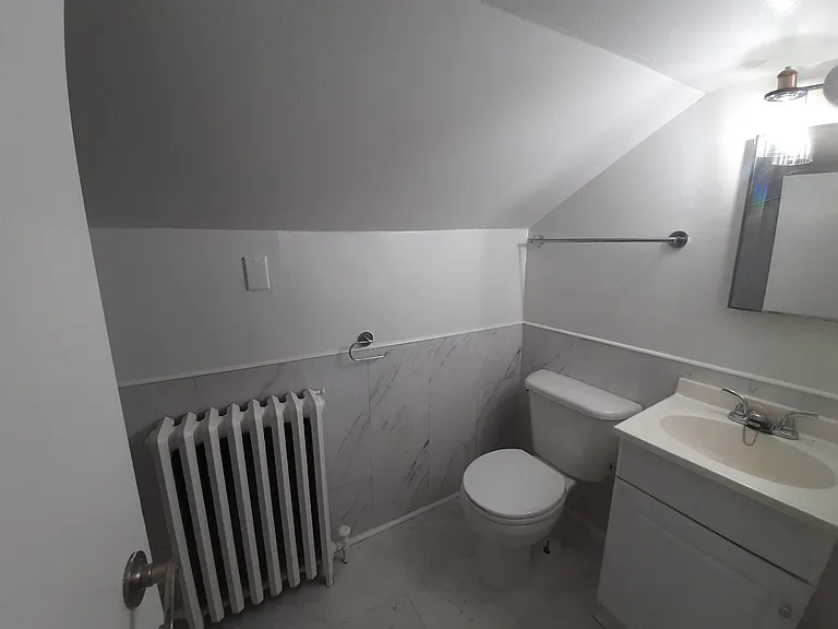 678 King St W #1 — Photo 13