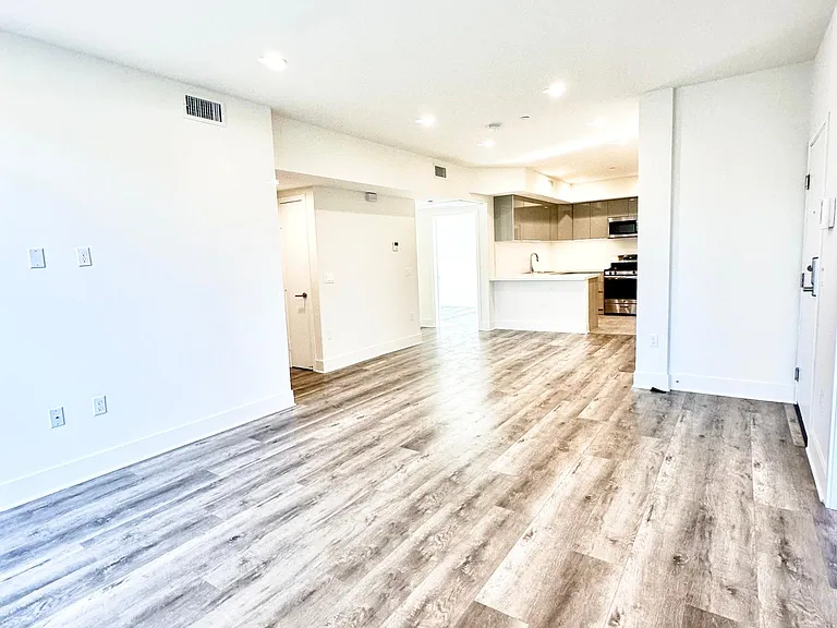 1127 S Spaulding Ave #301 — Photo 5