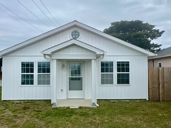 416 Fort Macon Rd, Atlantic Beach, NC