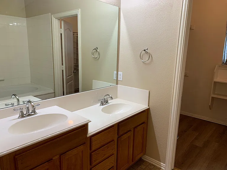 9513 Waterman Dr — Photo 7