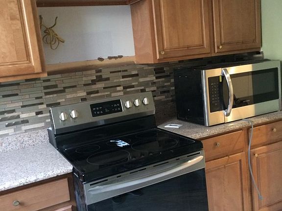 4th image of 2157 E Cambria St