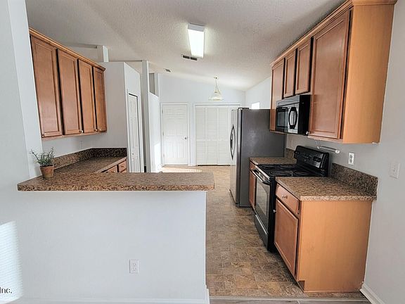 4th image of 2212 Sotterley Ln