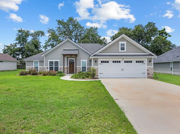 120 Audrey Ln, Hahira, GA 31632