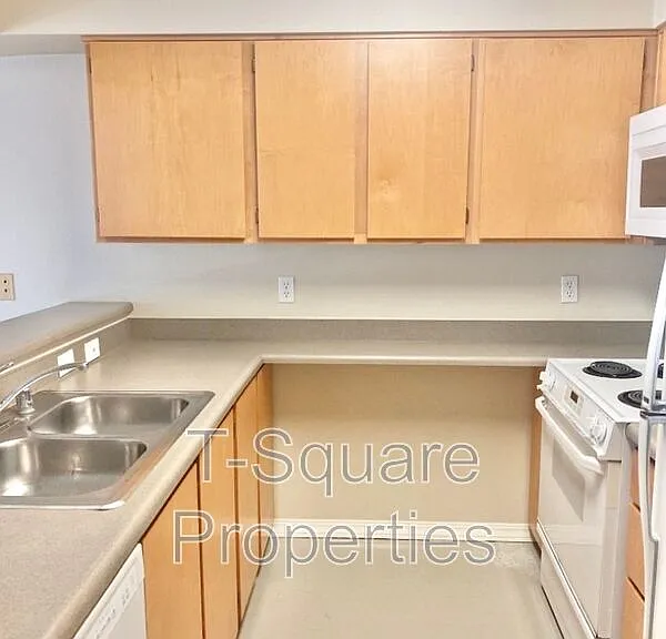 9525 NE 180th St #303 — Photo 6