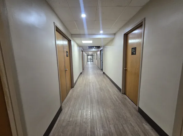 133 Harmon Cove Tower image 21 of 40