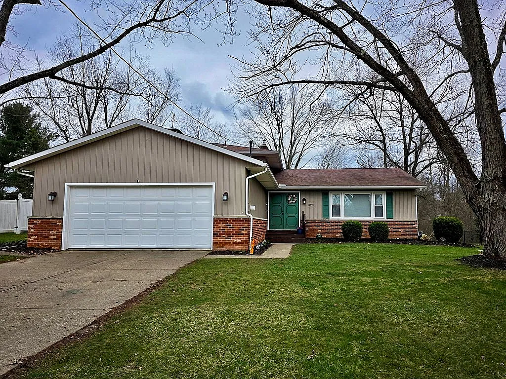 870 Andrews Rd photo 1