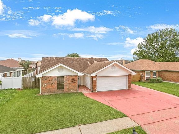 3rd image of 2536 Long Branch Dr