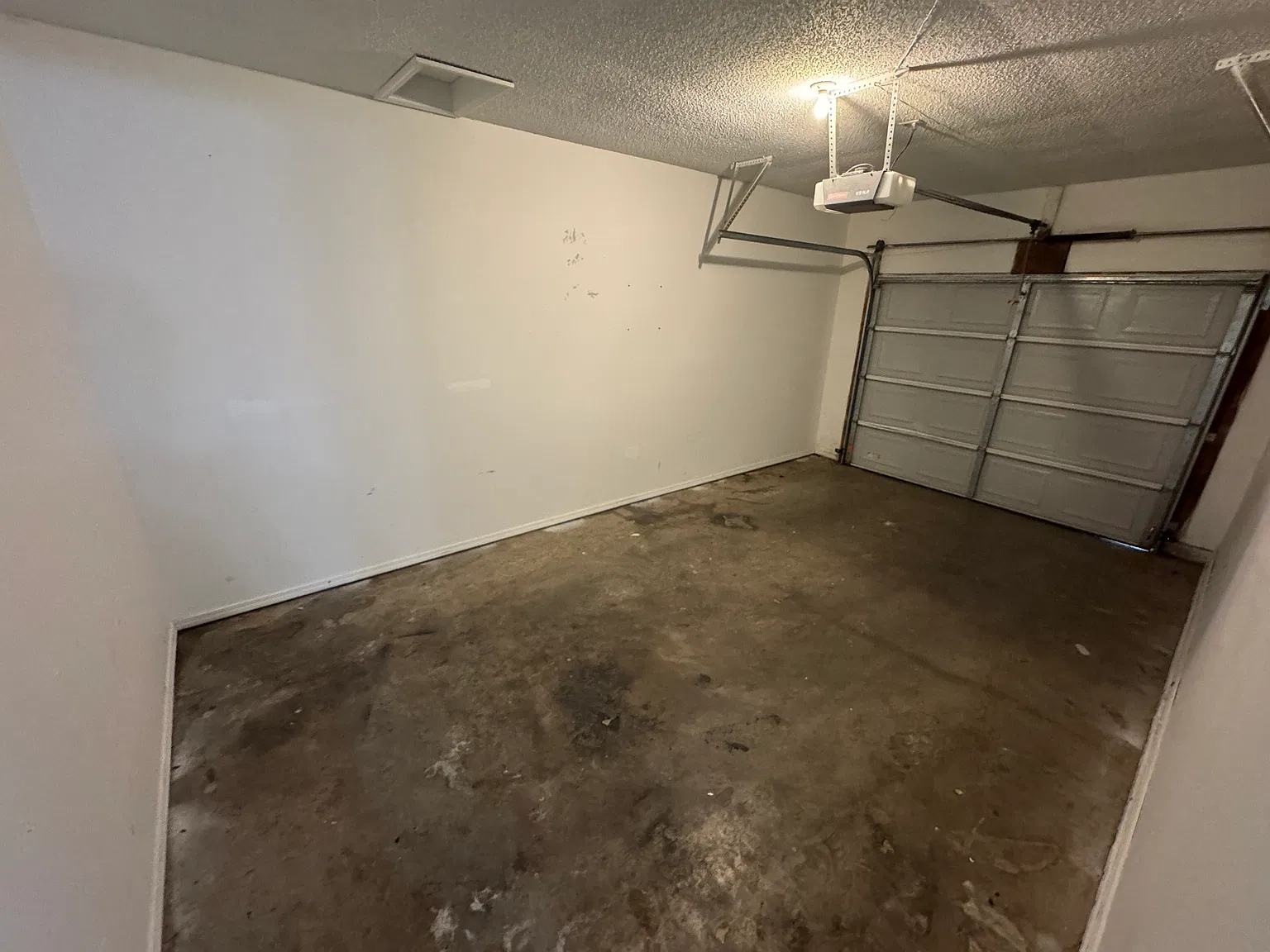 2 bed, 930 sqft, $1,050 — Photo 3