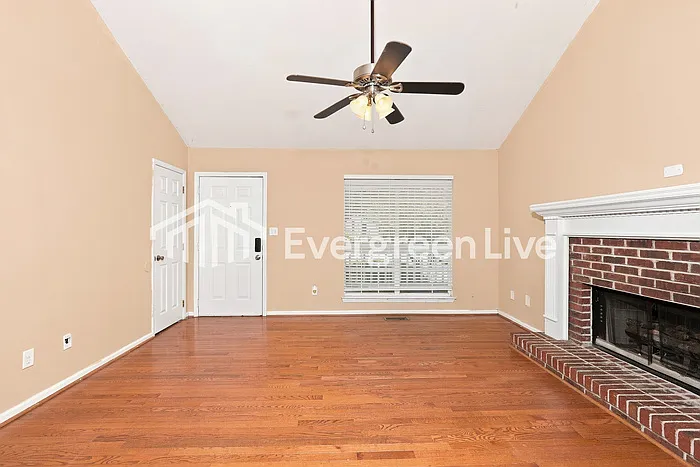 3 bed, 2.0 bath, 1405 sqft, $1,645 — Photo 2