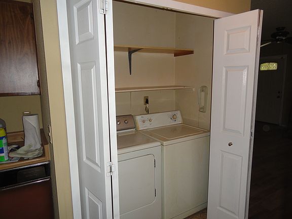 Washer/dryer area