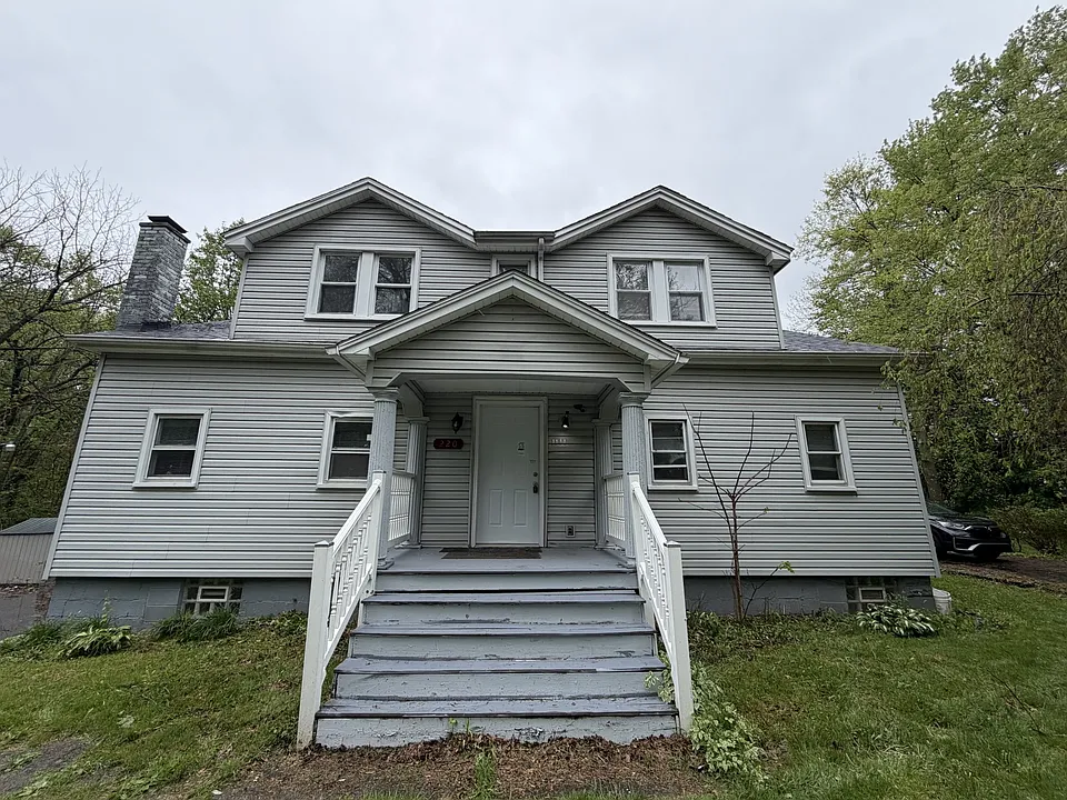 220 Lovers Ln NW #1